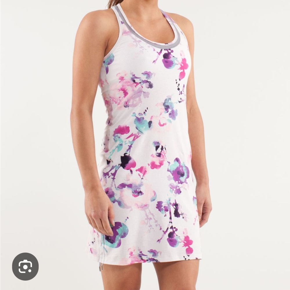 Lululemon It's A Cinch Dress 6? 
Blurred Blossoms Multi Colour / Fossil
